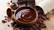 طريقة عمل صوص الشوكولاتة في المنزل بخطوات سهلة ومذاق غني