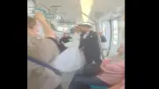 قصة زفاف استثنائي داخل المونوريل: ركاب تحولوا لمعازيم وزغاريد فوق النهر الأخضر