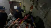 لفتة إنسانية: شرطة الإسكندرية تنقذ سيدة غير قادرة على الحركة