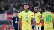 بالفيديو: إسقاطه أرضًا.. هل استُبعد ريتشارلسون من المونديال بسبب تدخله على أنش؟