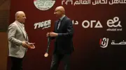 وليد درويش يهدي برونزية الناشئين لأبو ريدة تقديرا لدعمه