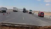 استجابة عاجلة لترميم هبوط أرضي بالطريق الدولي الساحلي في منطقة علوش