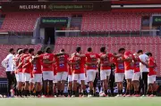 وصول لاعبي منتخب مصر لملعب هينتجتون استعداداً لمواجهة البرازيل