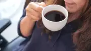 كوب من القهوة يومياً يقي من أمراض خطيرة ويطيل العمر