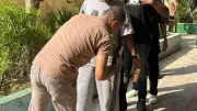 ضبط طالب أزهري أخفى هاتفًا خلف ظهره قبل دخول الامتحان