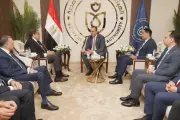 رئيس الرعاية الصحية يضع تصورًا للتشغيل التجريبي لـ