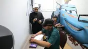 رئيس قطاع المعاهد الأزهرية يزور طلاب الثانوية المرضى بمركز أورام طنطا