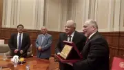 تكريم رئيس المجلس القومي لحقوق الإنسان من لجنة الشيوخ في لقاء تعاوني