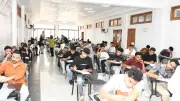 رئيس جامعة قناة السويس يتفقد امتحانات كلية الآداب والعلوم الإنسانية