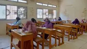 طلاب العلمي بالثانوية الأزهرية يؤدون امتحان الرياضيات البحتة في ثاني أيام الامتحانات
