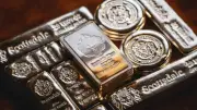 سعر أونصة الفضة يهبط لأدنى مستوى مع تصاعد التوترات بين إيران وأمريكا