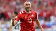 إريكسن يطمئن الجماهير بعد سقوطه في مباراة الدنمارك وأوكرانيا