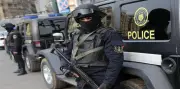 القبض على شخص تعدى على زوجته ووالدتها في البحرية
