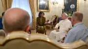 بابا الفاتيكان يلتقي ضحايا انتهاكات إسبانيا ويؤكد التزام الكنيسة بالشفاء