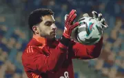 مصادر الأهلي تفتح ملف صفقة محمد علاء بعد تألق شوبير في ودية البرازيل