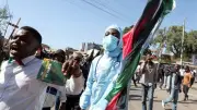 ترامب يتخلى عن الأمريكيين المصابين بالإيبولا ومركز كينيا يثير احتجاجات عنيفة