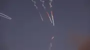 طهران تهدد دول المنطقة وترد على الهجوم الأمريكي بضربات قاسية