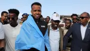 استقبال تاريخي في مقديشو للحكم الصومالي عمر عبد القادر الممنوع من دخول أمريكا