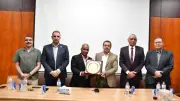 جامعة الوادي الجديد تكرم أمينها المساعد للشئون المالية لبلوغه سن المعاش