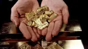 هبوط جديد في أسعار الذهب العالمية مع تصاعد التوتر بين أمريكا وإيران.. كم وصل؟