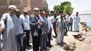محافظ الأقصر يوجه بسرعة إصلاح طريق إسنا بالتعاون مع جامعة جنوب الوادي