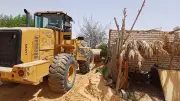 استجابة عاجلة من طرق الوادي الجديد لإزالة الكثبان الرملية وتمهيد الطريق