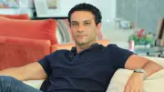 آسر ياسين يكشف موهبته في الرسم بجانب التمثيل