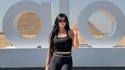 منة عرفة تثير الجدل بإطلالة جريئة في هاف ستومك أسود