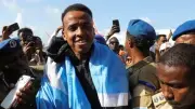 الرئيس الصومالي يستقبل الحكم أرتان بعد أزمة المونديال