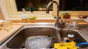 احذر ترك هذه الأشياء بجوار حوض المطبخ.. خطر يهدد صحتك