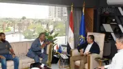 محافظ أسوان يبحث مع مسئولي مصنع الأسمنت تنفيذ مشروع الوقود البديل