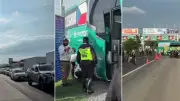 موقف طريف.. حافلة منتخب التشيك تعلق في زحام قبل مباراة كوريا بكأس العالم