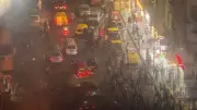 اندلاع حريق مفاجئ بسيارة تاكسي في منطقة الفلكي شرقي الإسكندرية