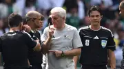 بروس يهاجم تحكيم مباراة المكسيك بعد طرد ثنائي جنوب أفريقيا في كأس العالم