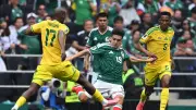 لاعب المكسيك جيلبرتو مورا يحطم رقم بيليه في تاريخ كأس العالم