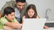 وزارة الاتصالات تطلق حملة رسائل توعوية لتعزيز الأمان الرقمي وحماية الأطفال على الإنترنت