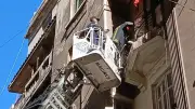 الحماية المدنية بالإسكندرية تنقذ كلبًا عالقًا في شرفة بالطابق الثالث