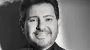 ندى بسيوني تروي موقفا مؤثرا مع صدقة على روح هاني شاكر في الأربعين