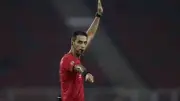 أمين عمر يُجبر لاعب التشيك على تغيير قميصه الممزق خلال كأس العالم