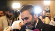 أشرف زكي ينفي شائعات خضوع أحمد عبد العزيز لعملية جراحية