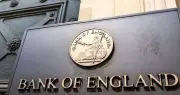 بنك إنجلترا يخفض الفائدة لأول مرة منذ 2020 وتثبيت التضخم عند 2%