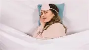 فوائد النوم والاستيقاظ المبكر على الدماغ: تعزيز التركيز والذاكرة والصحة العقلية