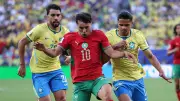 ظهير البرازيل دوجلاس سانتوس: نصلي لنيمار وعلينا الظهور بوجه مختلف عن لقاء المغرب