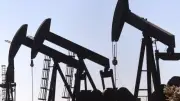 انخفاض خام برنت يعزز توقعات تراجع أسعار الوقود في بريطانيا
