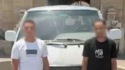 ضبط سائق ميكروباص سمح لشخص بالتعلق خلف السيارة بالقاهرة