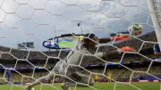حارس كوراساو إيلوي روم يسجل رقماً قياسياً بالتصدي لـ 15 تسديدة في أول تعادل تاريخي بكأس العالم
