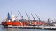 ميناء دمياط يستقبل 6 سفن ويصدر 13 ألف طن بضائع عامة