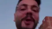 طبيب يروي رحلة نجاحه ويشكر والدته في فيديو مؤثر يثير تفاعلا واسعا
