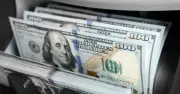 الدولار يواصل النزيف: ماذا حدث لسعر العملة الأمريكية في البنوك خلال أسبوع؟