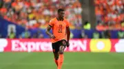 دومفريس يرفض التعليق على انتقاله لريال مدريد ويركز على المونديال